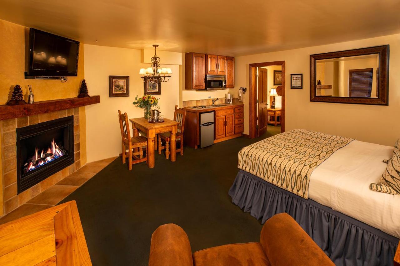 Alpine Village Suites 타오스스키밸리 외부 사진
